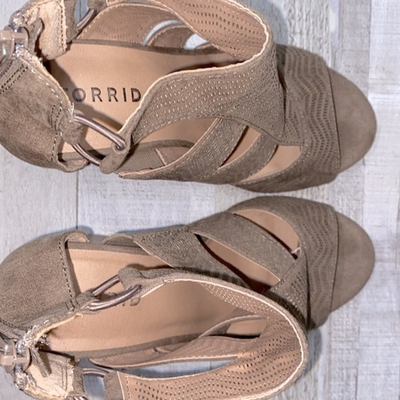 Torrid 4H olive cutout heeled booties perforated size 7W - Picture 5 of 10